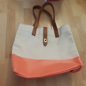 Fossil tote